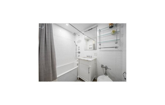 2 beds, 1 bath, 803 sqft, $5,395, Unit 8B