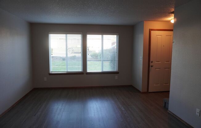 Lovely Well Maintained 2-Bedroom La Center Duplex for Rent - 610 E. Elm Ave