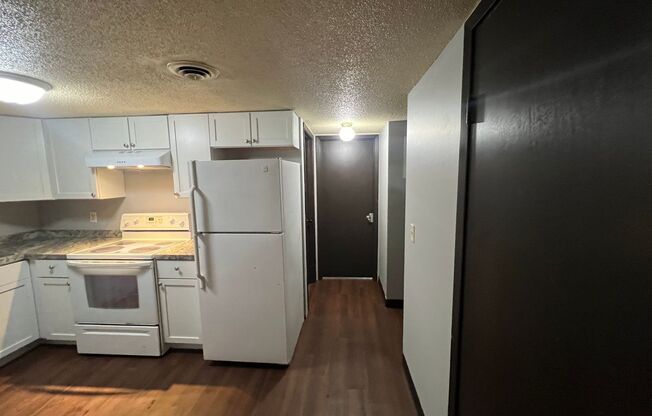2 beds, 1 bath, 802 sqft, $875, Unit 15
