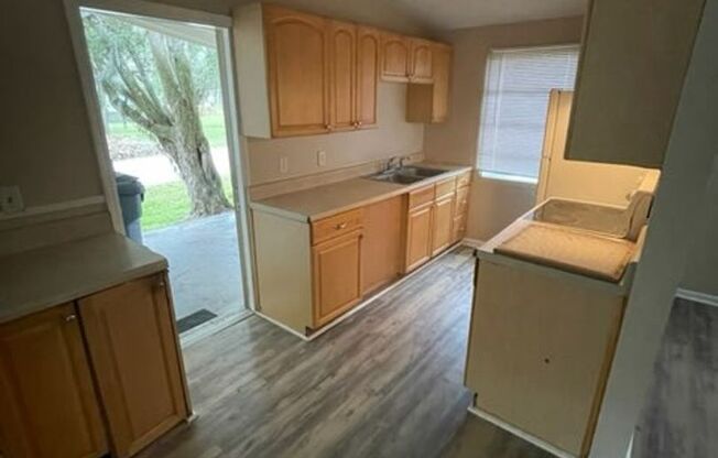 3 beds, 1 bath, $1,600