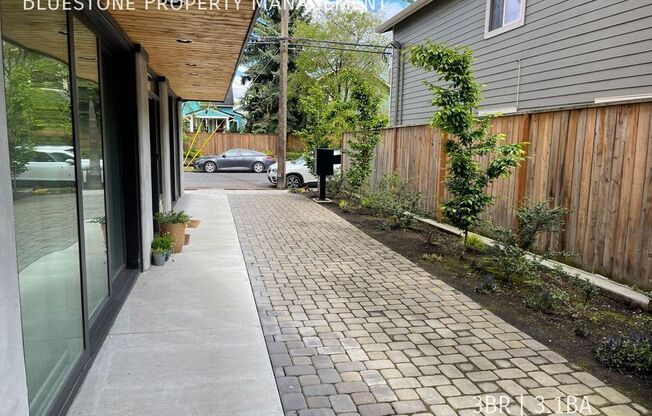 1931 B SE 12 AVE
