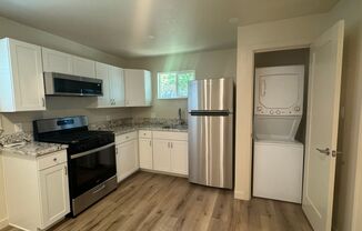 1 bed, 1 bath, $1,400, Unit 1050 Warner Ave