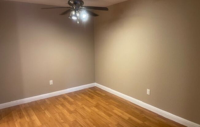 GREAT DOWNSTAIRS UNITIN GATED COMMUNITY LOCATED NEAR STRIP!!! A MUST SEE!!!