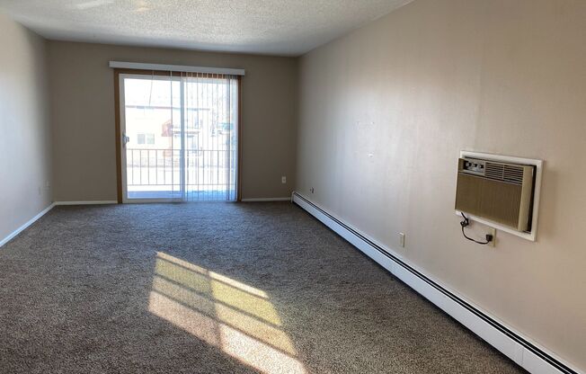 2 beds, 1 bath, 920 sqft, $725, Unit 24