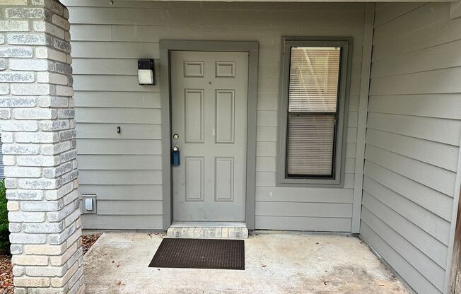 Centrally Located 2 bed / 1.5 bath in North Austin