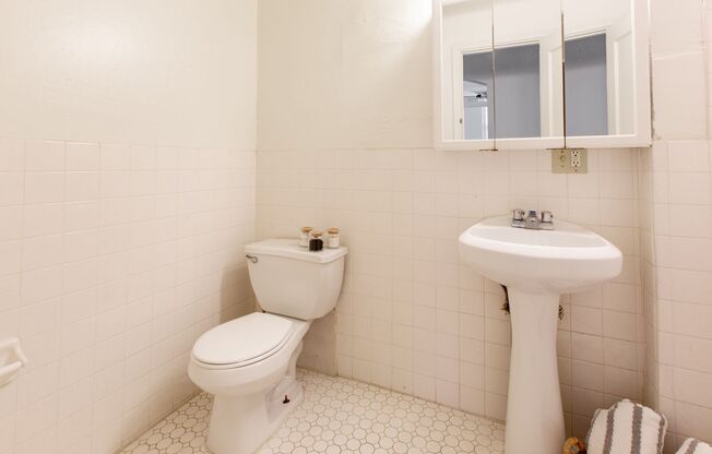 2 beds, 1 bath, 1,400 sqft, $1,299, Unit 20-B1