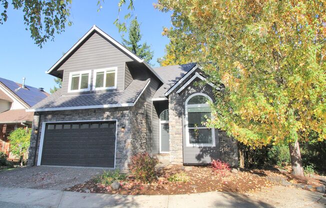 Delightful Forest Hills 4 Bed/3 Bath Contemporary Home Backing to Greenspace!