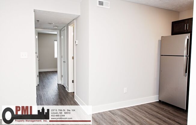 2 beds, 1 bath, $995, Unit 4001 Holdrege St. #16
