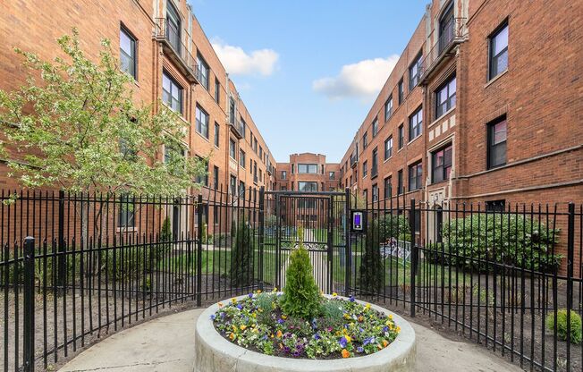 3 beds, 2 baths, 894 sqft, $2,600, Unit 1558-2N