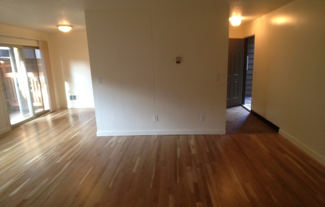 2 beds, 1 bath, 900 sqft, $1,795, Unit 4