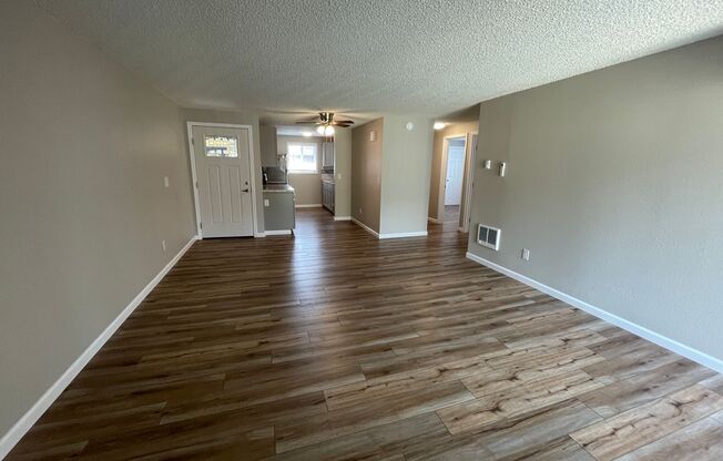 2 beds, 1 bath, 907 sqft, $1,300, Unit 1893D
