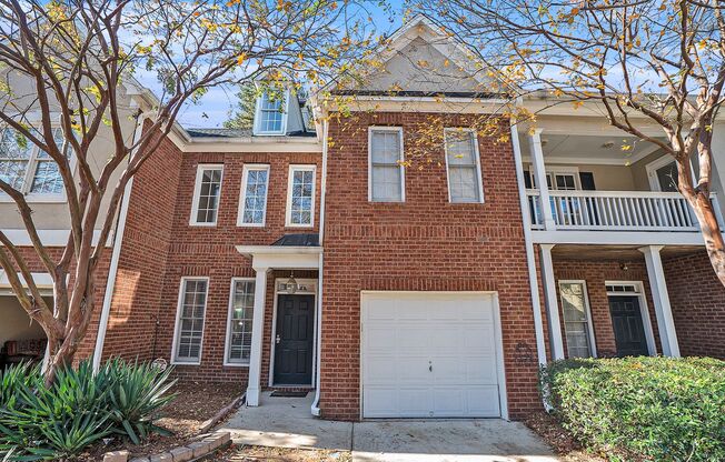 Lovely 3-level 3BR/3.5BA Townhome in Vinings!