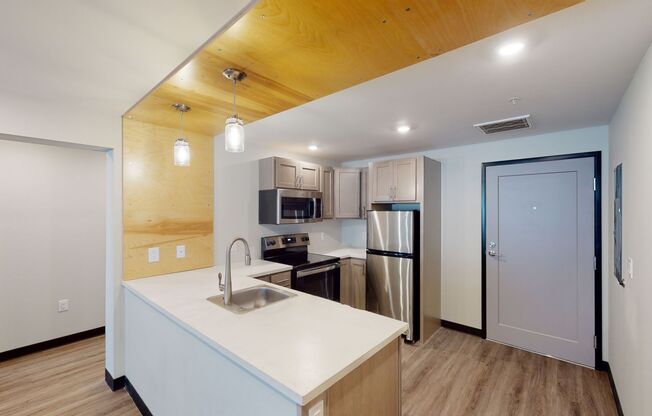 2 beds, 2 baths, 988 sqft, $1,280, Unit 3200-100