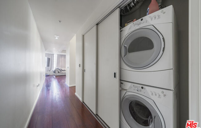 1 bed, 2 baths, 1,400 sqft, $4,250, Unit 716