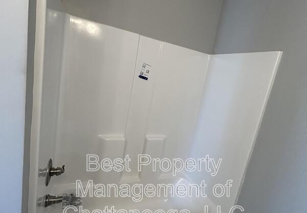 11 WOODVALE AVE