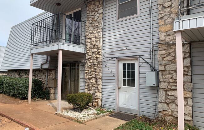 *******SECTION 8 APPROVED PROPERTY********Cute 2 Bed 1.5 Bath Condo In NW Expressway