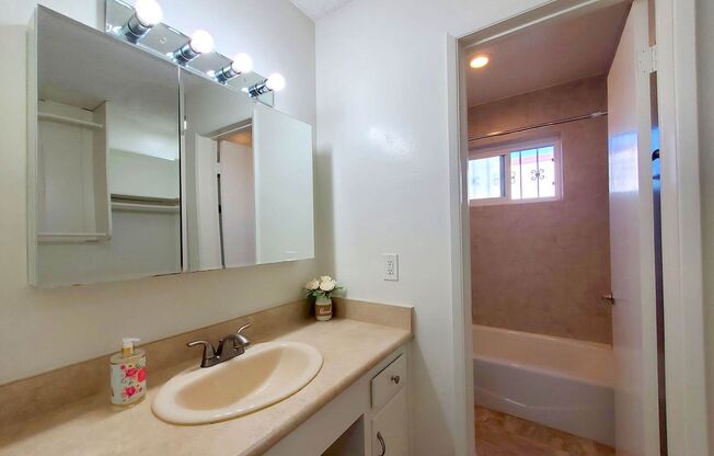 1 bed, 1 bath, 600 sqft, $2,025, Unit G