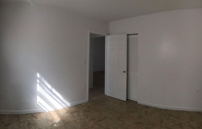 2 beds, 1 bath, $1,750, Unit 1805-303