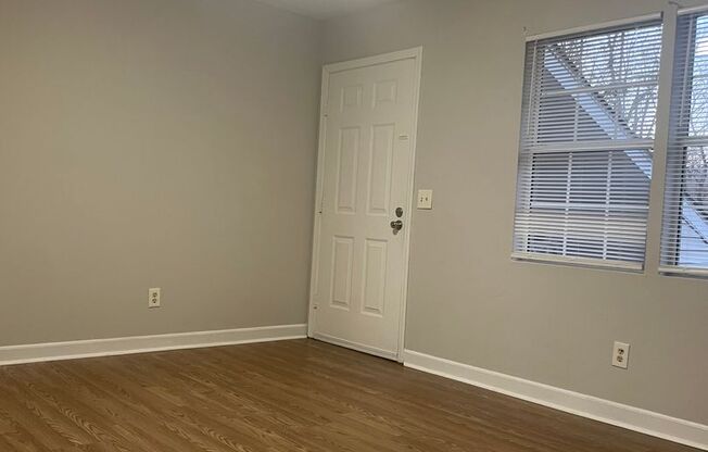 2 beds, 1 bath, $950, Unit C