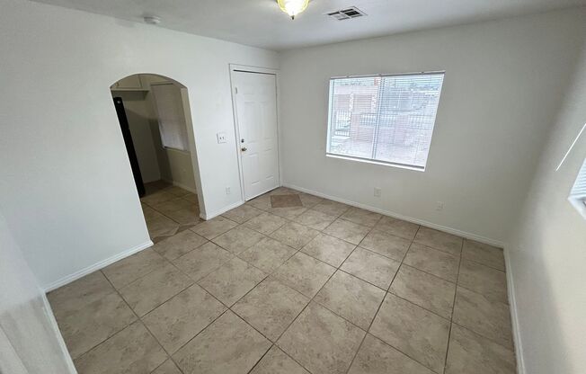 Charming  2Bed/1.5 Bath Duplex located in Las Vegas