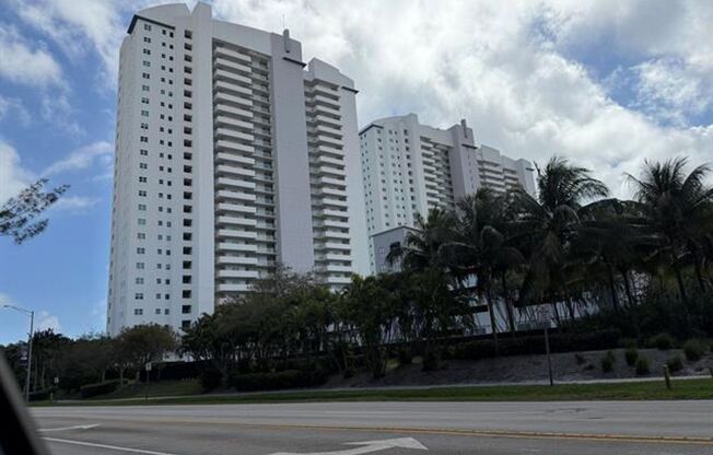 3 beds, 3 baths, $3,975, Unit # 1603