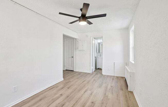 1 bed, 1 bath, 575 sqft, $995, Unit 124