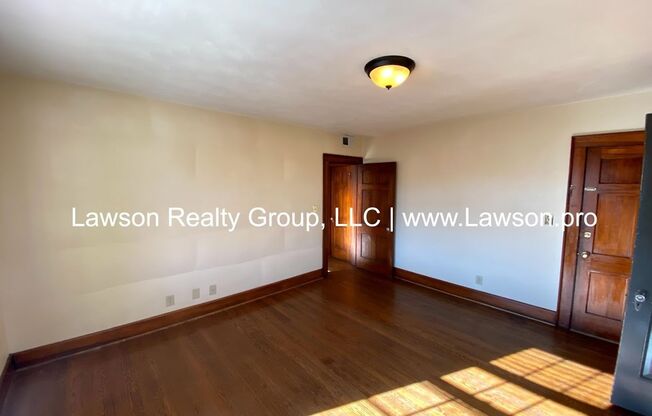 2 beds, 1 bath, 900 sqft, $1,275, Unit BensonFranklin - 04