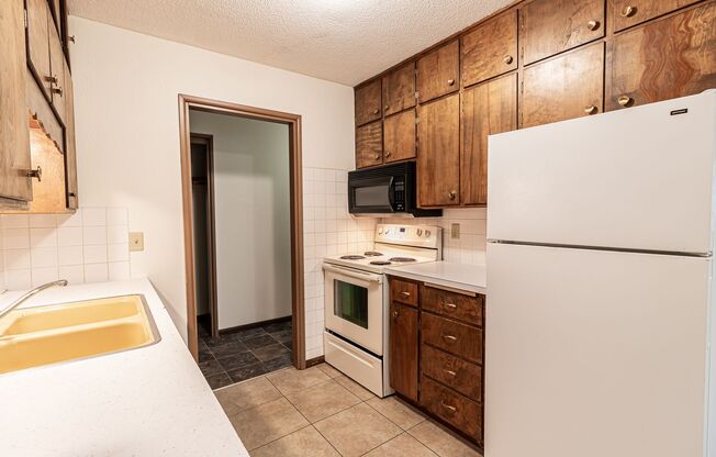 2 beds, 1 bath, 875 sqft, $815, Unit 5