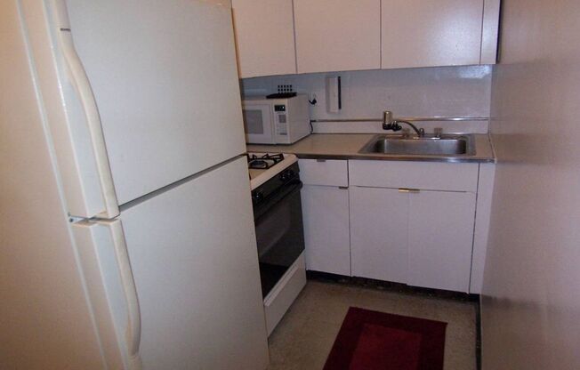 Foggy Bottom Spacious Studio, Utilities Included!!!(922 24th Street, N.W. #201 WDC)