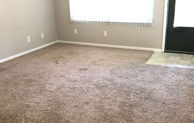 1 bed, 1 bath, 625 sqft, $850, Unit 4212 Wyndsor Terrace Building 2 #28