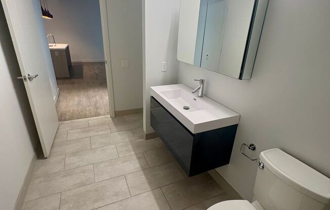 1 bed, 1 bath, 781 sqft, $2,565, Unit 323