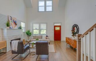 East Nashville Beauty in Super Convenient Location!