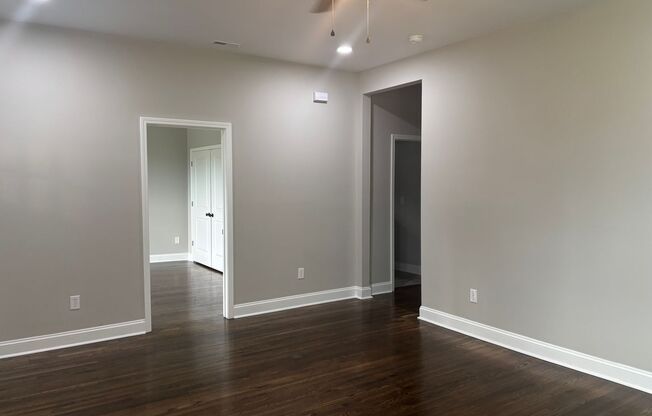 3 Bedroom 2 Bathroom Fully Renovated House - Lawn Care Included!