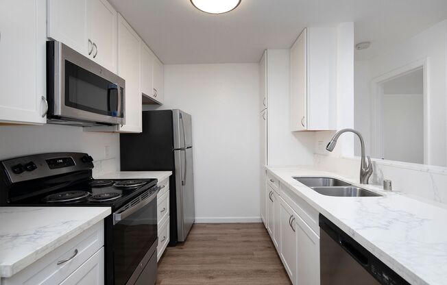 2 beds, 2 baths, 965 sqft, $2,595, Unit 117