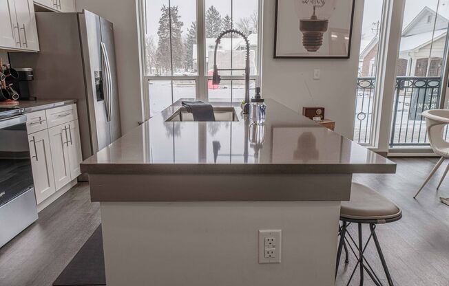 1 bed, 1 bath, 725 sqft, $1,610, Unit A111