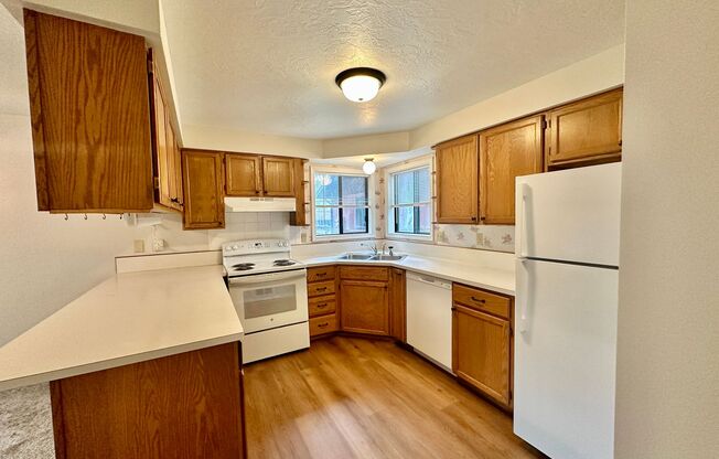 For Rent: Cozy 2 Bed / 2 Bath Condo with Enclosed Yard & Detached Garage