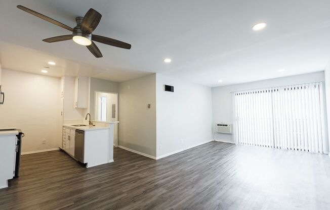 1 bed, 1 bath, 695 sqft, $1,848, Unit 220