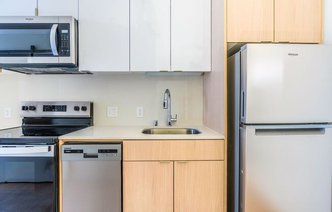 Studio, 1 bath, 300 sqft, $1,599, Unit 419