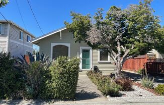 Nice Willow Glen Bungalow, Pet Friendly, 20 minute walk to Downtown!!!