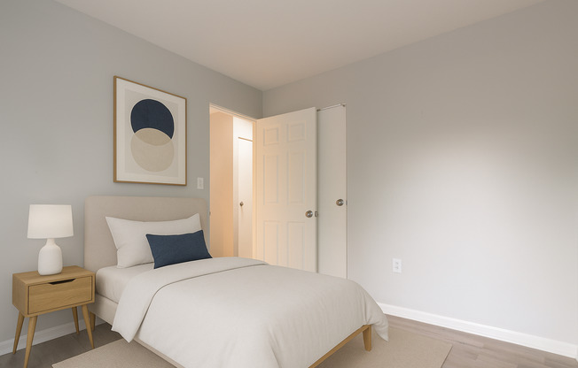 3 beds, 1 bath, 886 sqft, $1,300