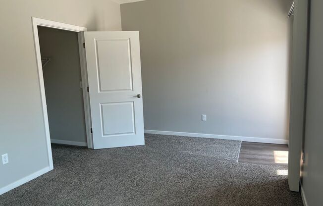 2 beds, 1 bath, 800 sqft, $1,150, Unit 124