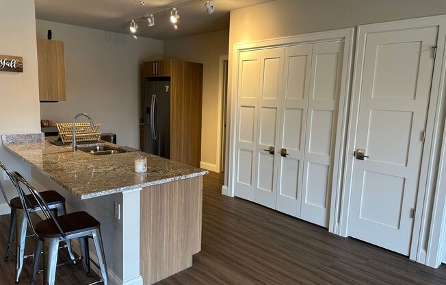 1 bed, 1 bath, 871 sqft, $1,600, Unit 232