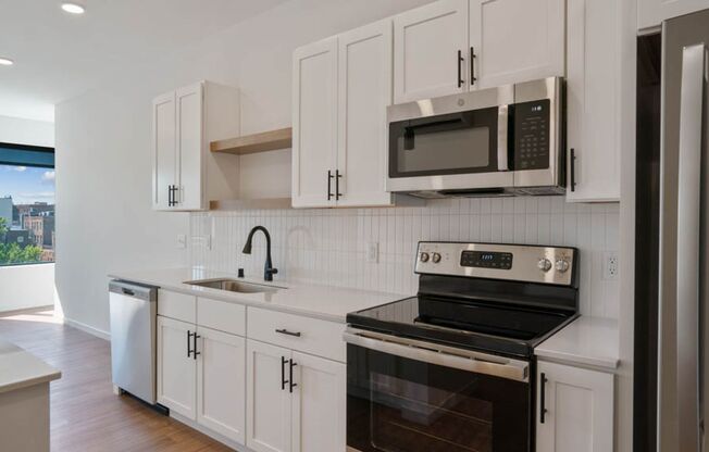 1 bed, 1 bath, 637 sqft, $1,675, Unit 407
