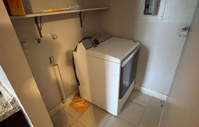 No HOA Fees!  Great location 4 bedroom house in Boca Raton!  Free Internet!