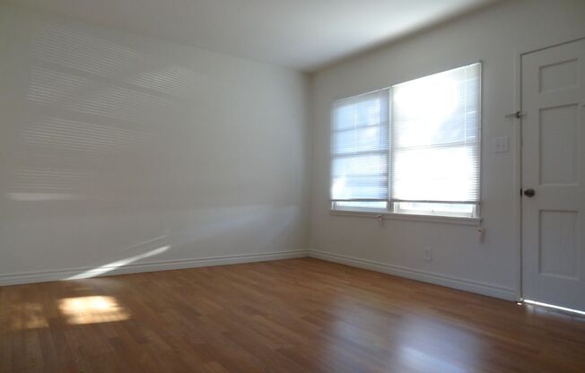 (AR/JI/YO:C) 10812-32 1/2 White Street