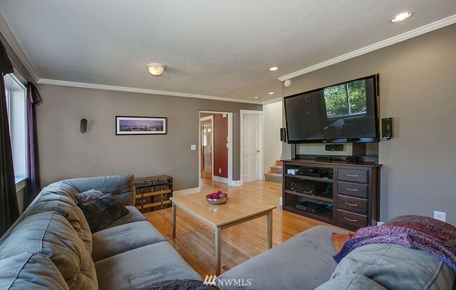 5 beds, 3.5 baths, $3,900