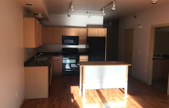 1 bed, 1 bath, 789 sqft, $1,185, Unit 101