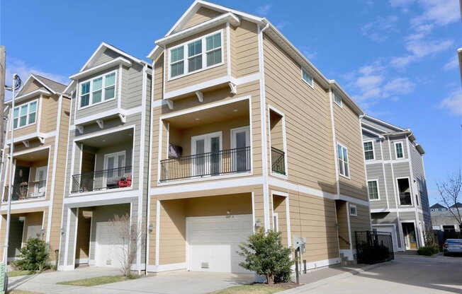 1227 W 19 ST