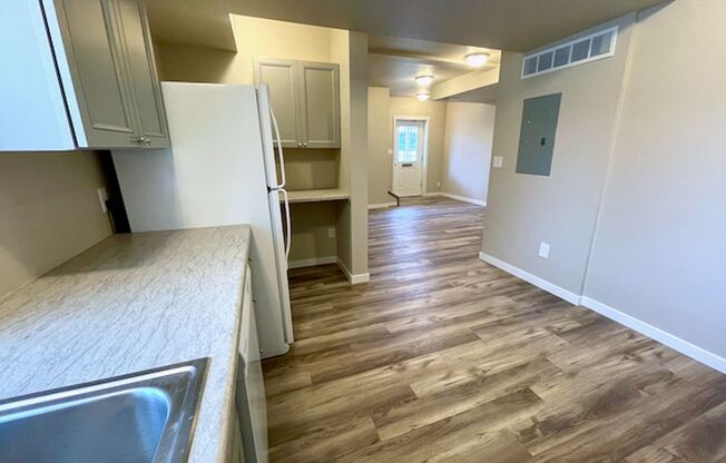 2 beds, 1 bath, 996 sqft, $1,495, Unit Unit #101 KT 73