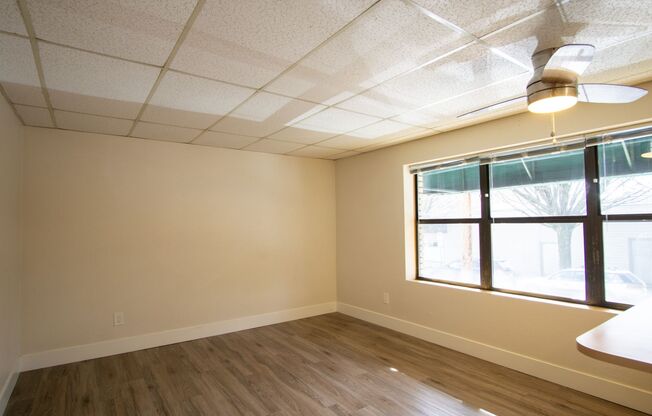 Corner Studio in the Heart of NW w/ Dishwasher!